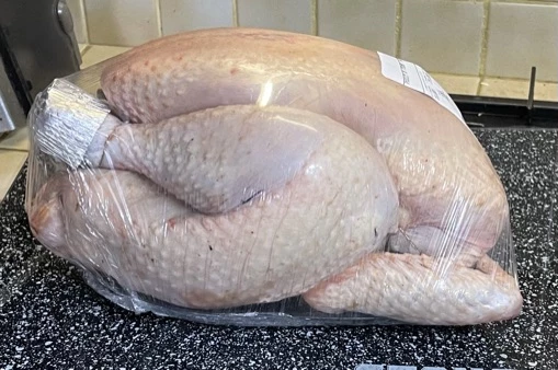 Poulet entier Prêt à cuire sous film de 2 kg à 4 kg